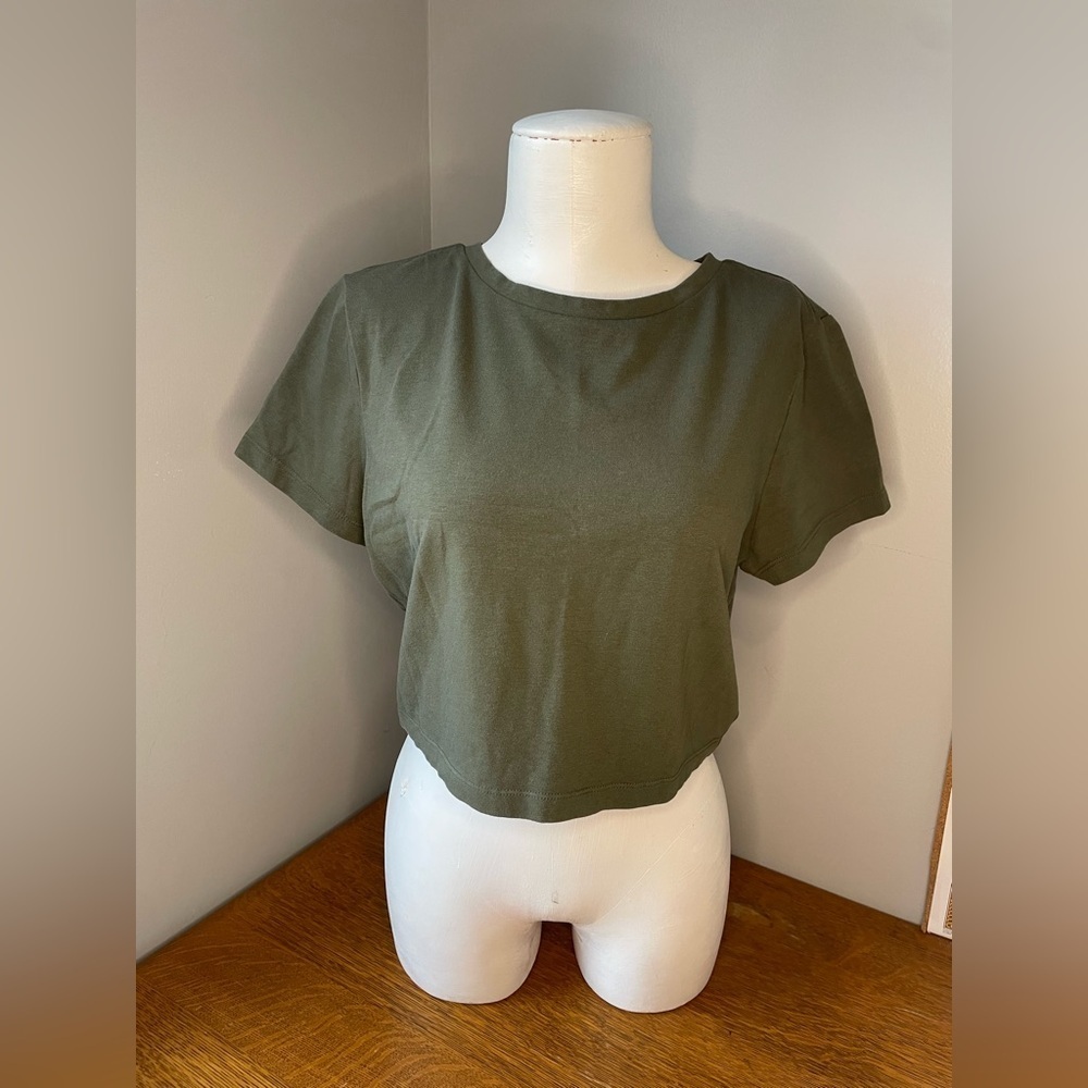 Wild Fable Women's Cropped Tee Size XL Olive Green Short Sleeve EUC Y2K 90s 00s